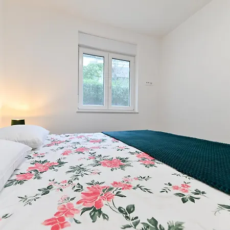 Serenity Apartment *